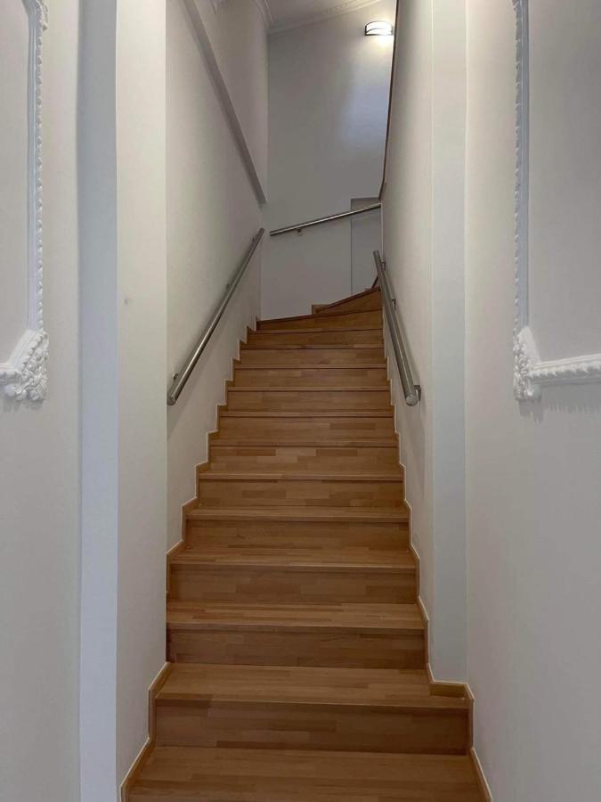 Kontis' Deluxe Furnished Apartment Лутракі Екстер'єр фото