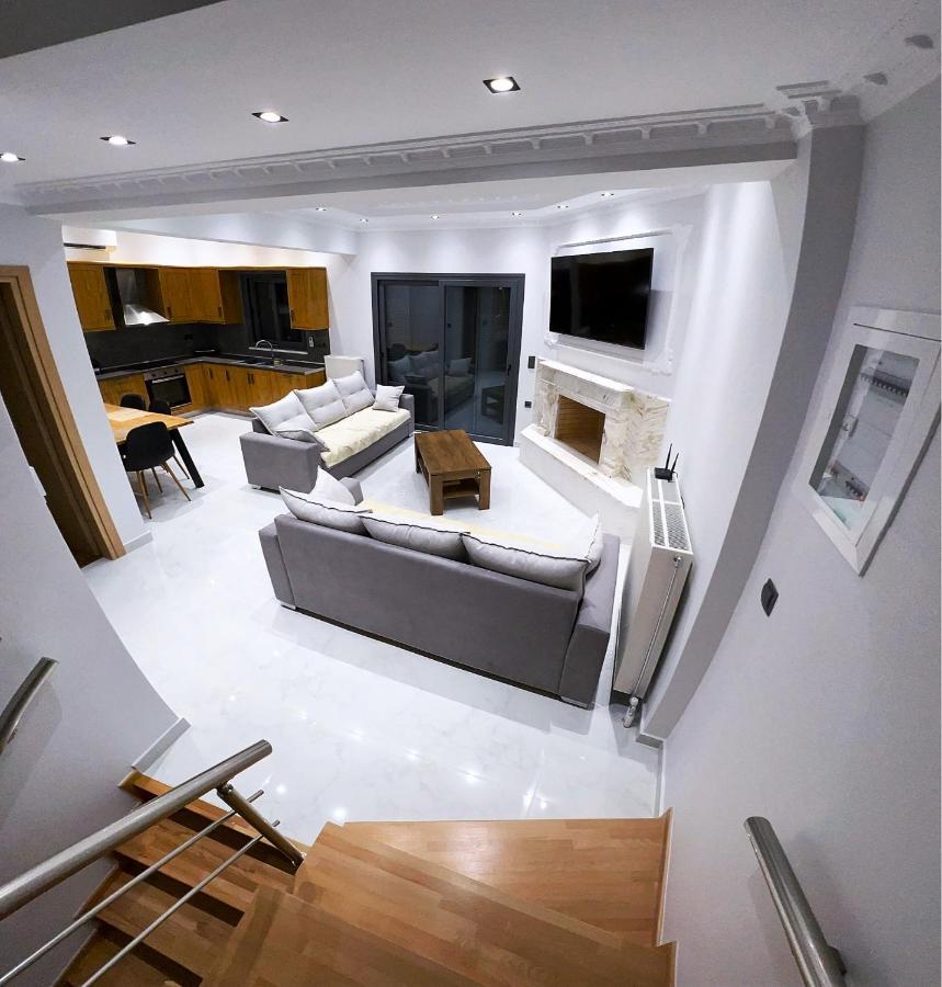 Kontis' Deluxe Furnished Apartment Лутракі Екстер'єр фото