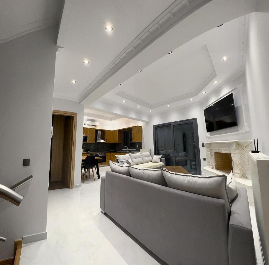 Kontis' Deluxe Furnished Apartment Лутракі Екстер'єр фото