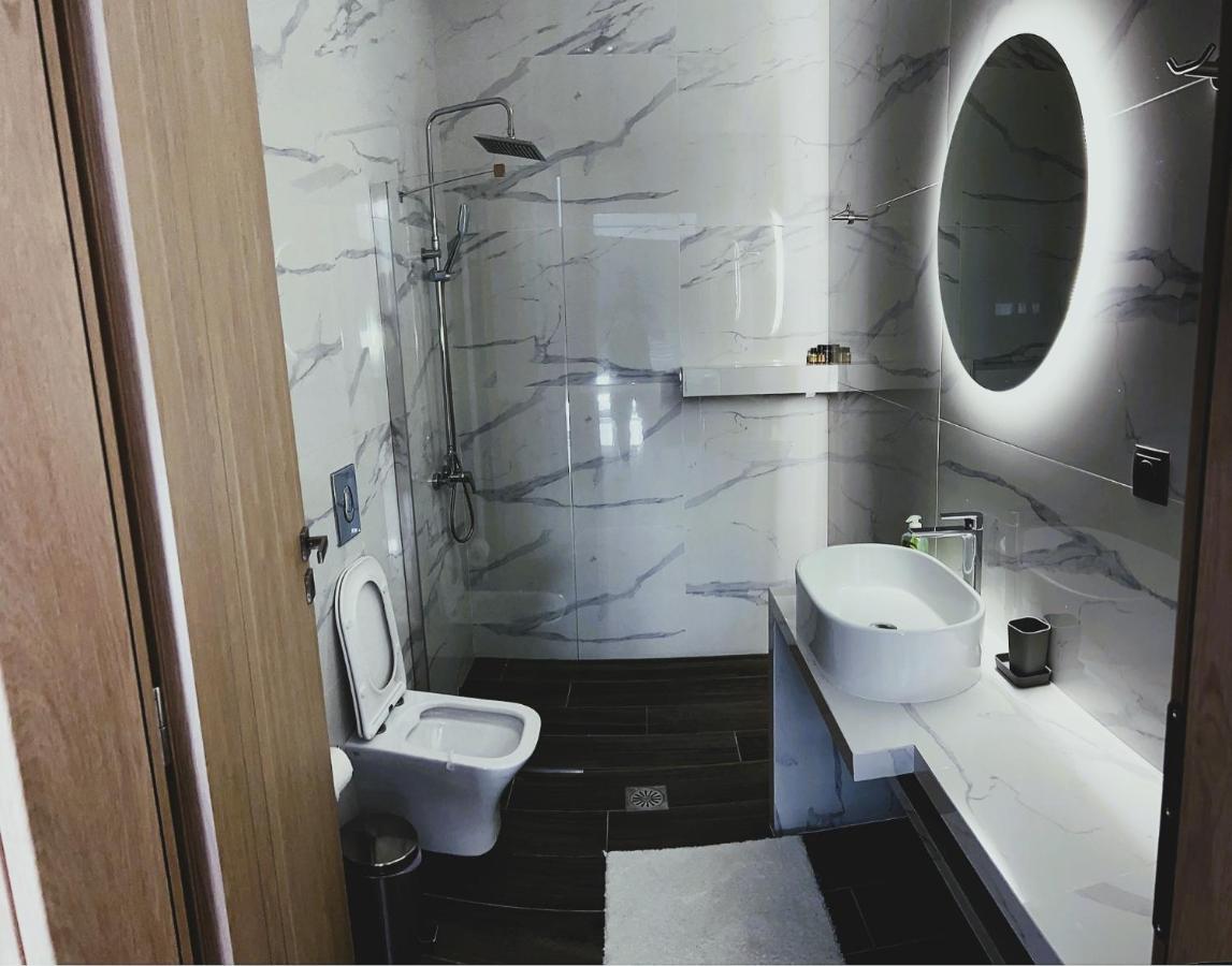 Kontis' Deluxe Furnished Apartment Лутракі Екстер'єр фото