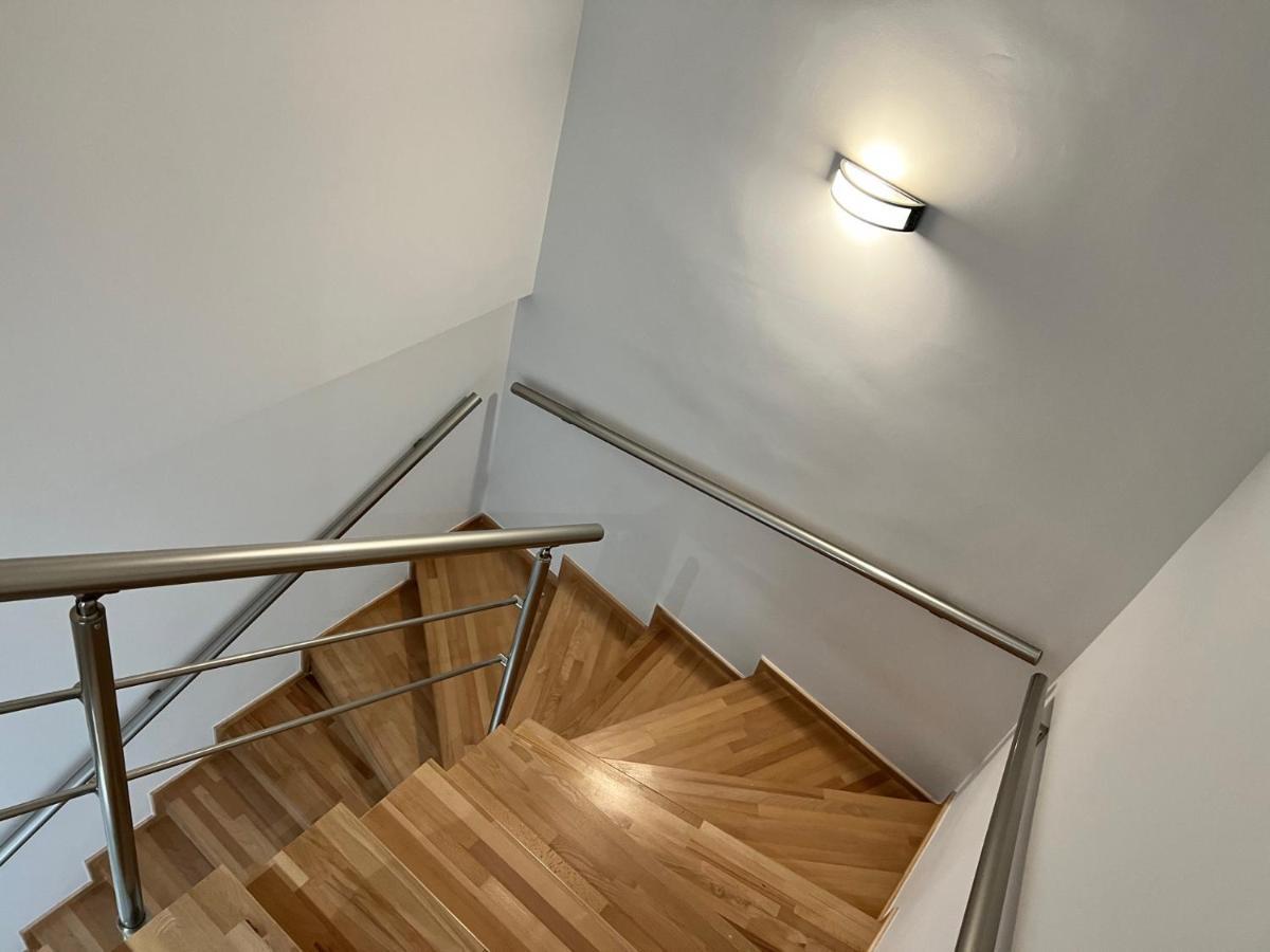 Kontis' Deluxe Furnished Apartment Лутракі Екстер'єр фото