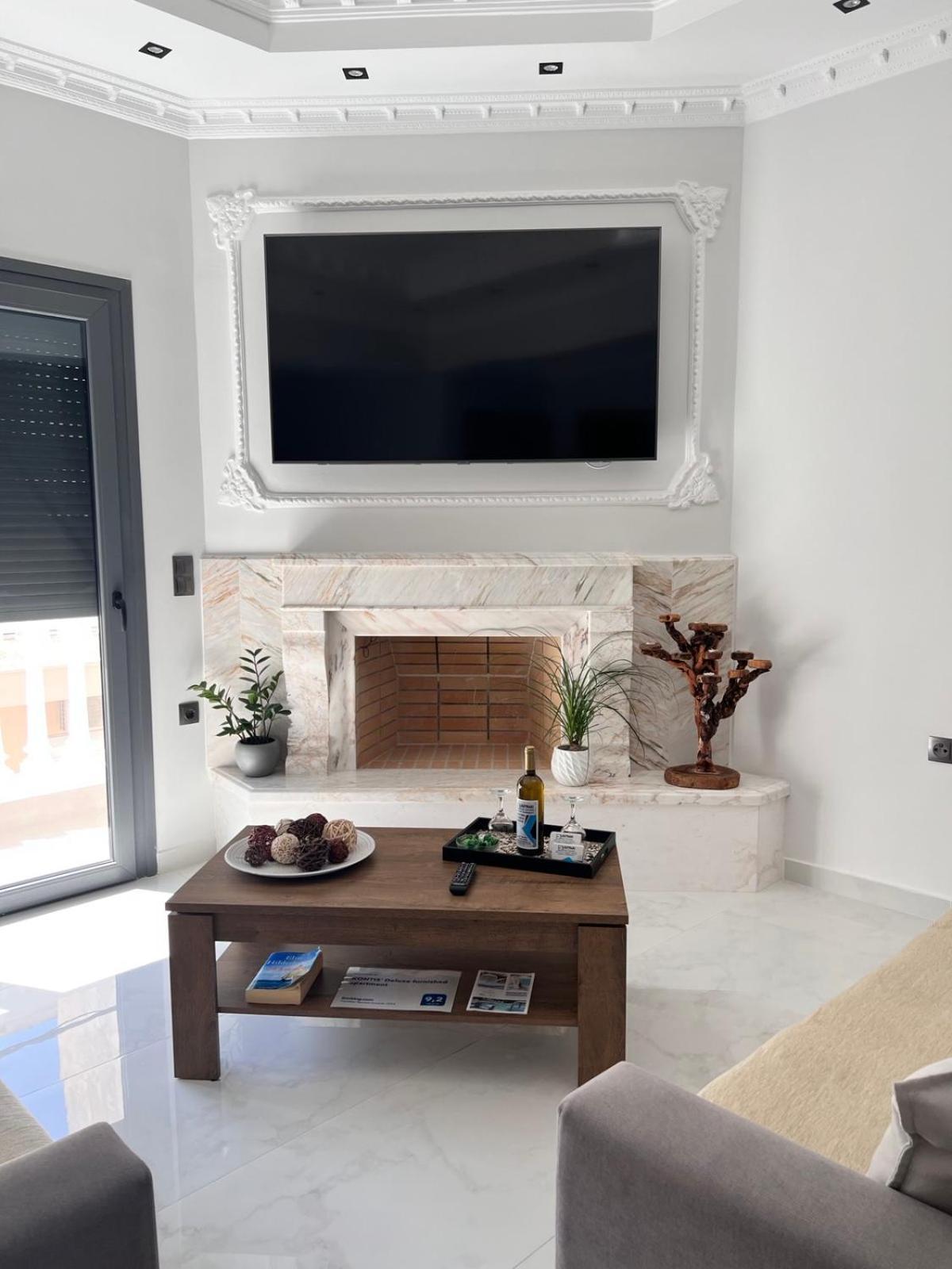 Kontis' Deluxe Furnished Apartment Лутракі Екстер'єр фото