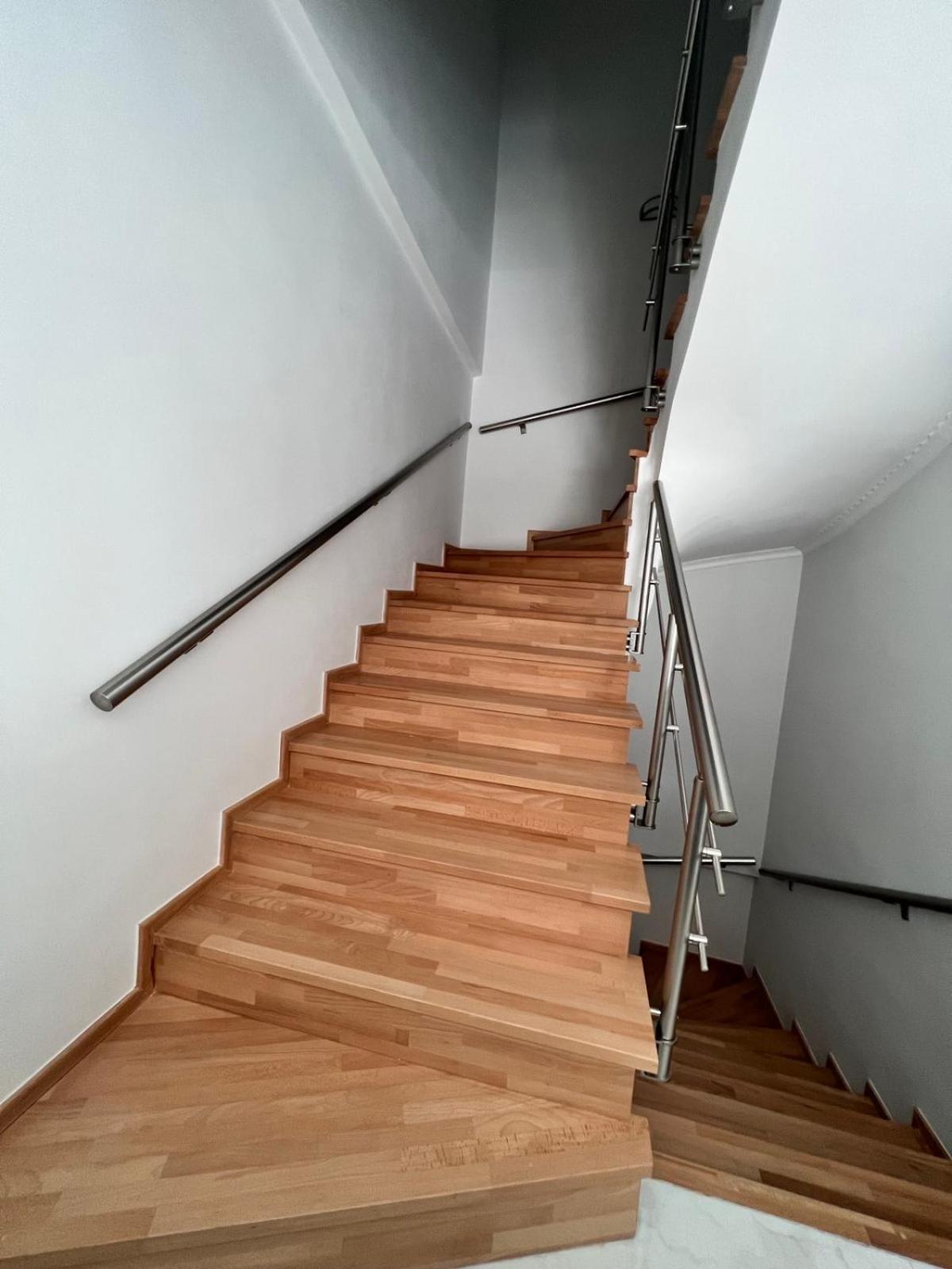 Kontis' Deluxe Furnished Apartment Лутракі Екстер'єр фото