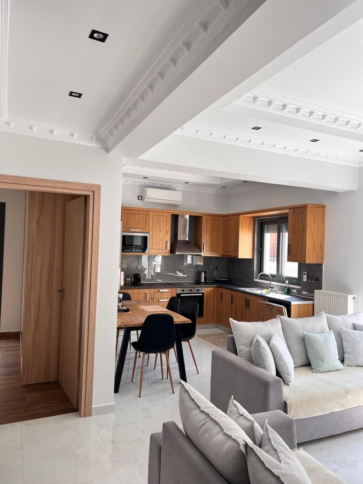 Kontis' Deluxe Furnished Apartment Лутракі Екстер'єр фото