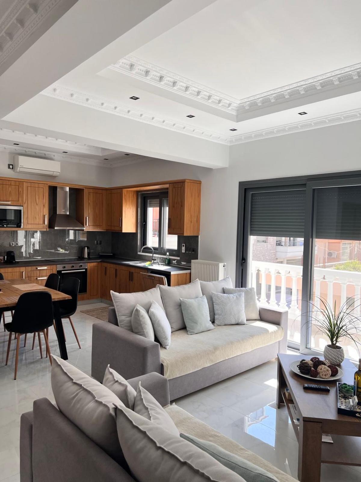 Kontis' Deluxe Furnished Apartment Лутракі Екстер'єр фото