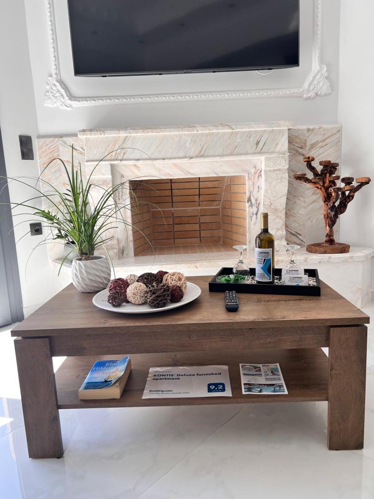 Kontis' Deluxe Furnished Apartment Лутракі Екстер'єр фото
