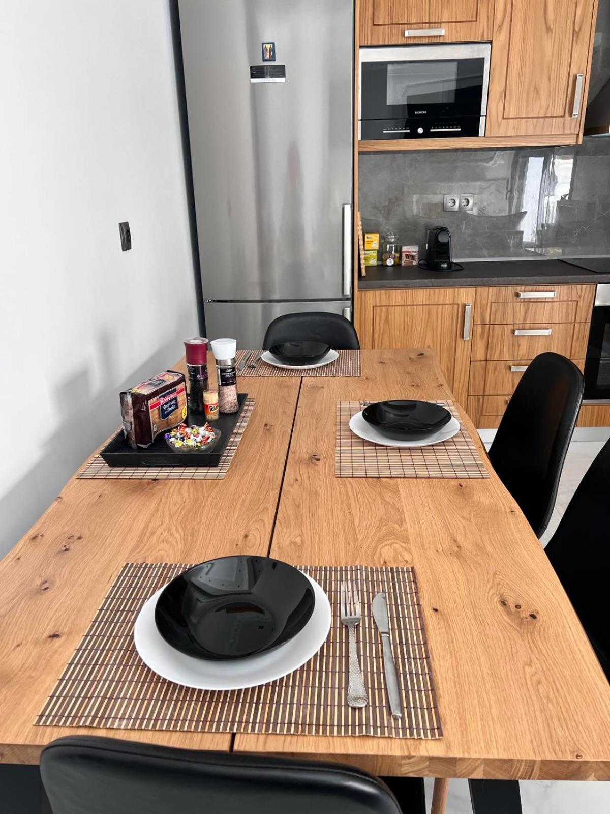 Kontis' Deluxe Furnished Apartment Лутракі Екстер'єр фото