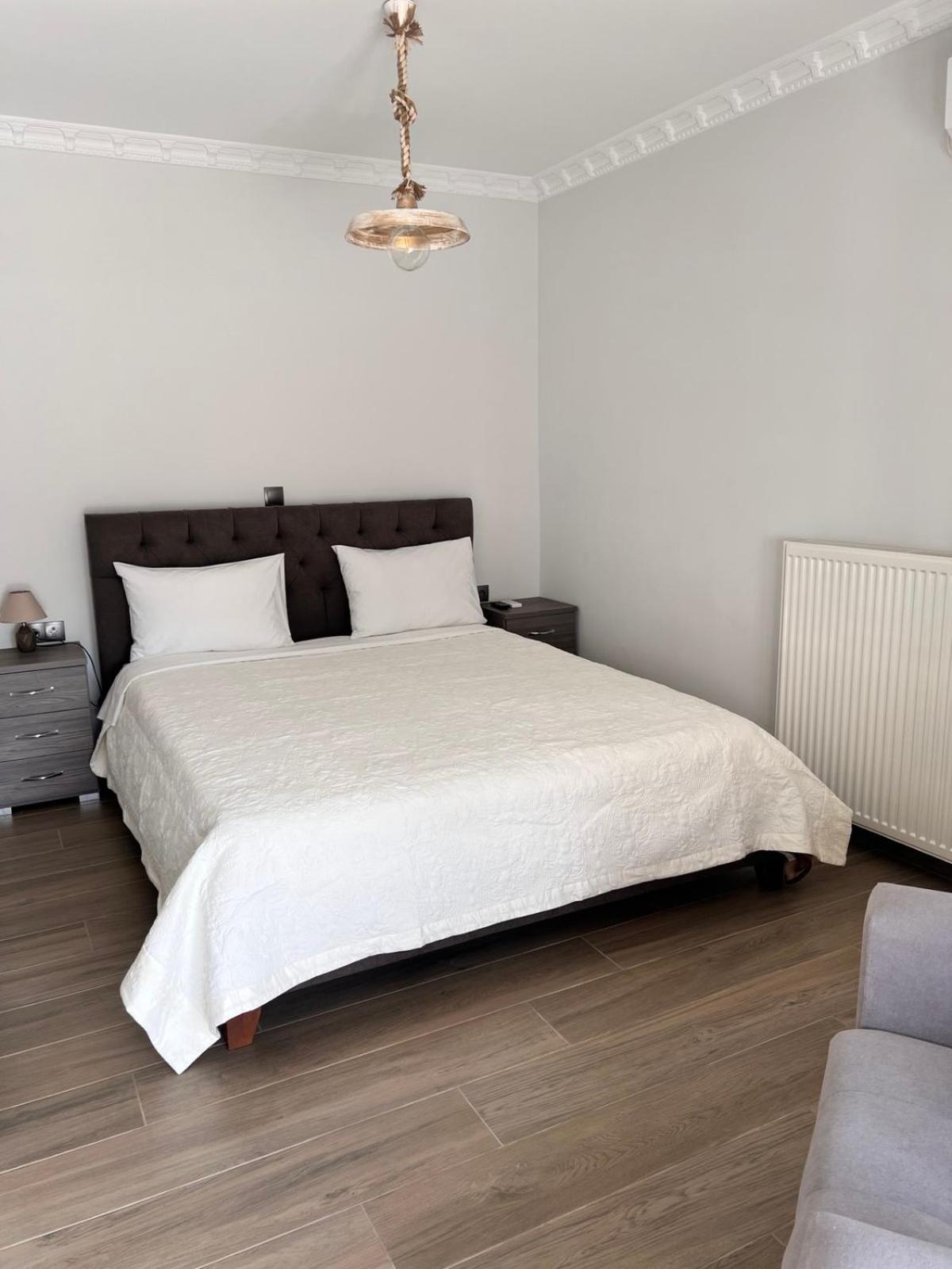 Kontis' Deluxe Furnished Apartment Лутракі Екстер'єр фото