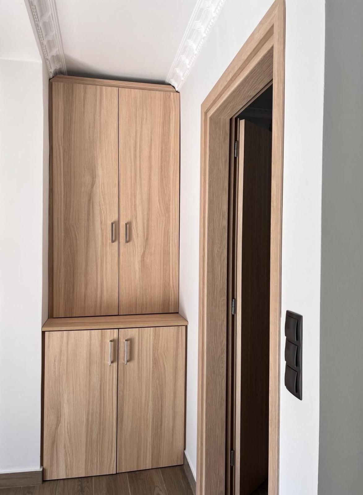 Kontis' Deluxe Furnished Apartment Лутракі Екстер'єр фото